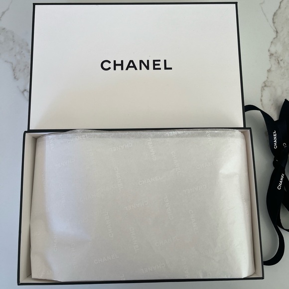 Chanel number 5 L’EAU toilet refillable purse, spray set, NWT, Chanel white - Picture 4 of 6